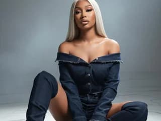 WebCAM of Lolabunnii69