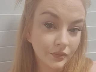 WebCAM of TattooedHousewife